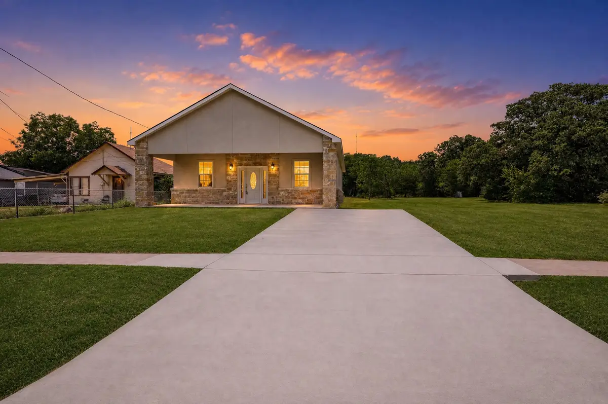 324 Tennessee Street, Graham, TX 76450 - #1