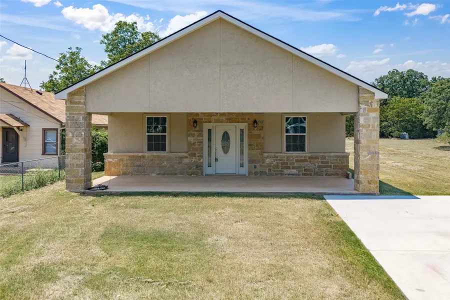 324 Tennessee Street, Graham, TX 76450 - #2