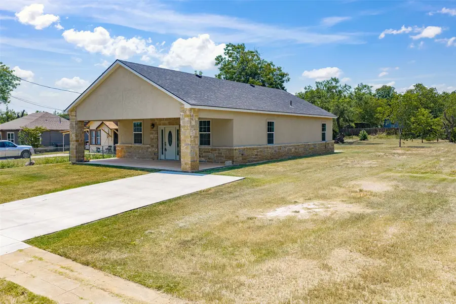324 Tennessee Street, Graham, TX 76450 - #3