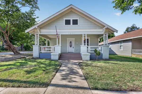 1201 W Arlington Avenue, Fort Worth, TX 76110