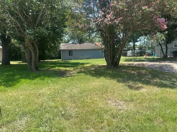 1008 E High Street, Terrell, TX 75160
