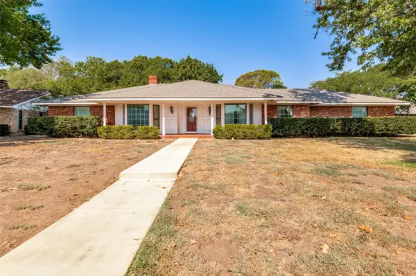 9015 Hunters Glen Trail, Fort Worth, TX 76120