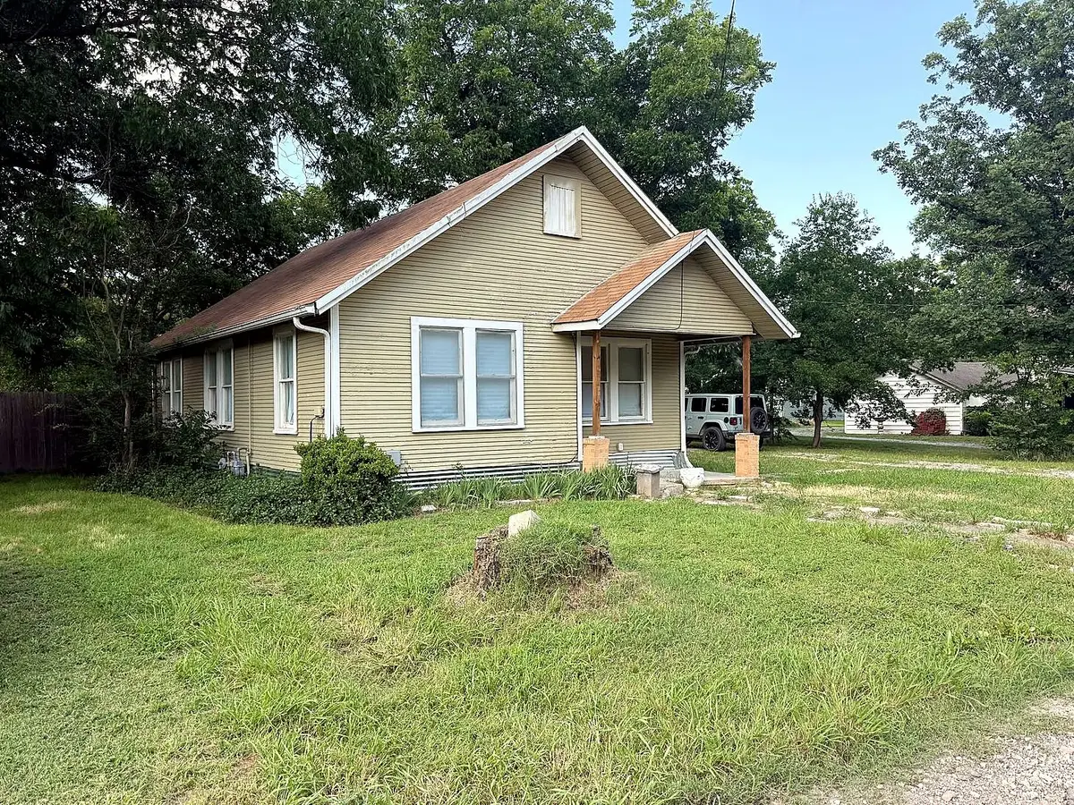 620 W 12th Street, Bonham, TX 75418 - #1