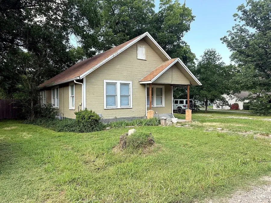 620 W 12th Street, Bonham, TX 75418 - #2