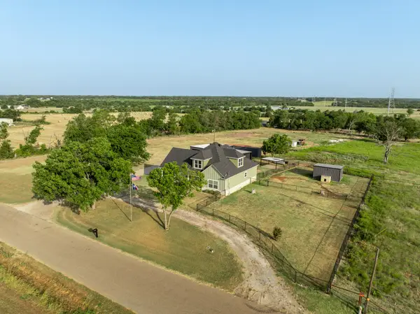 1122 W White Oak Road, West, TX 76691