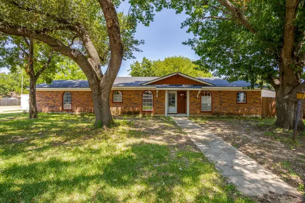 450 Nathan Street, Burleson, TX 76028