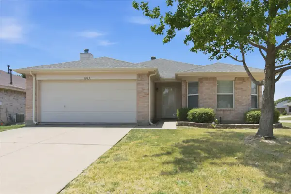 1065 Triple Crown Drive, Fort Worth, TX 76179