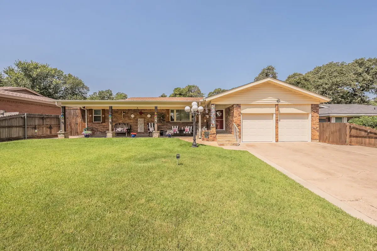 1045 Valentine Street, Hurst, TX 76053 - #1
