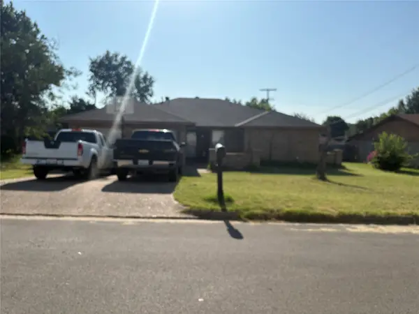 909 Cottonwood Trail, Benbrook, TX 76126