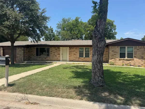 9216 Raymond Avenue, White Settlement, TX 76108