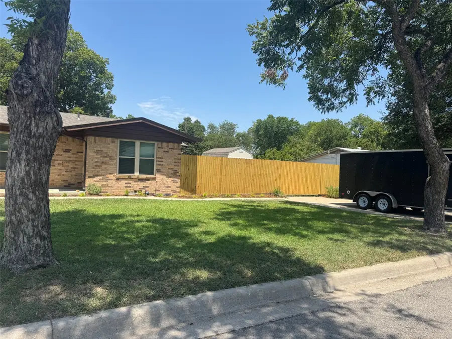 9216 Raymond Avenue, White Settlement, TX 76108 - #2