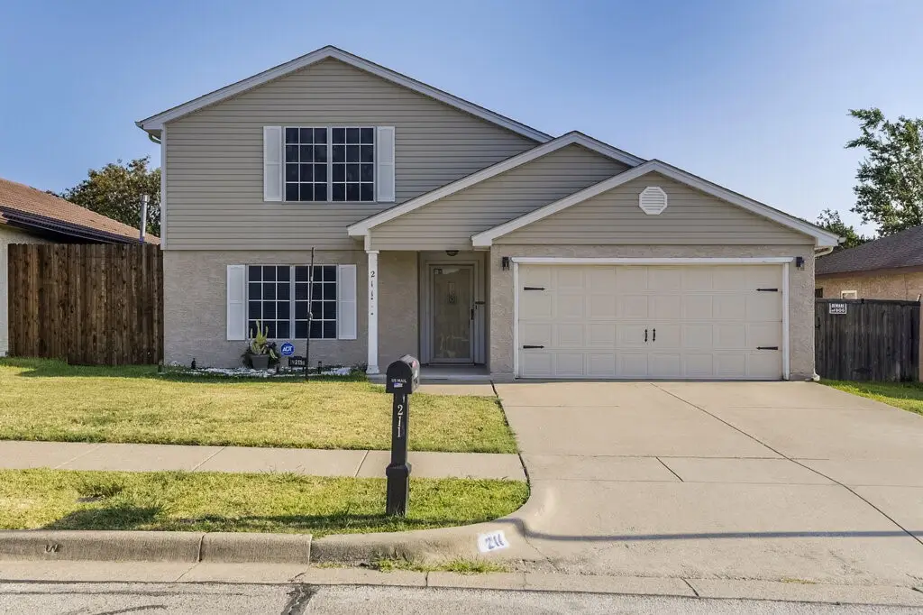 211 Faircrest Drive, Arlington, TX 76018 - #1