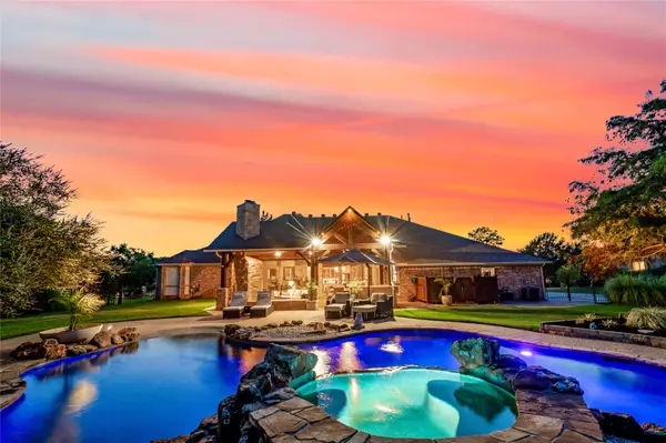 324 E Carruth Lane, Double Oak, TX 75077
