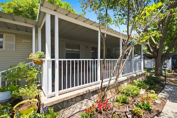 206 Brazos Harbor Drive, Granbury, TX 76048