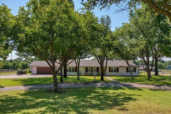 489 Pine Road, Poolville, TX 76487