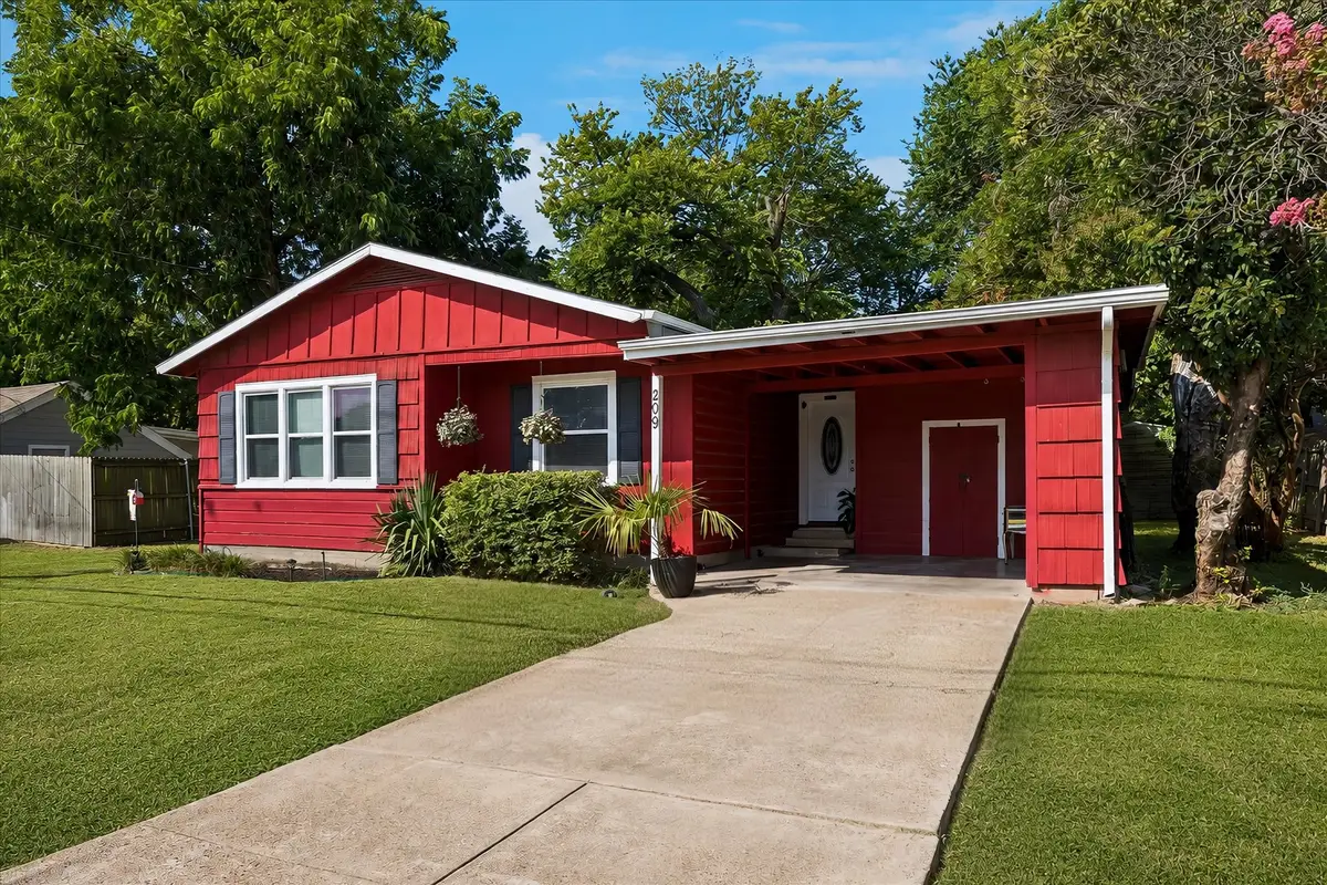 209 Kirksey Street, Waxahachie, TX 75165 - #1
