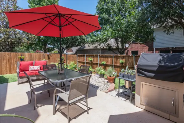 1900 Stonecourt Drive, Bedford, TX 76021