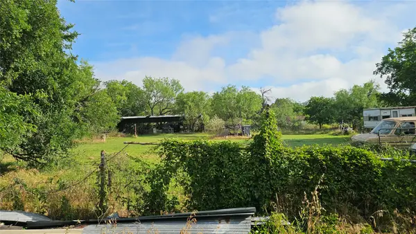 201 E Pecan Street, Mingus, TX 76463