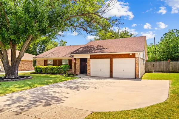 1032 Kane Street, Benbrook, TX 76126