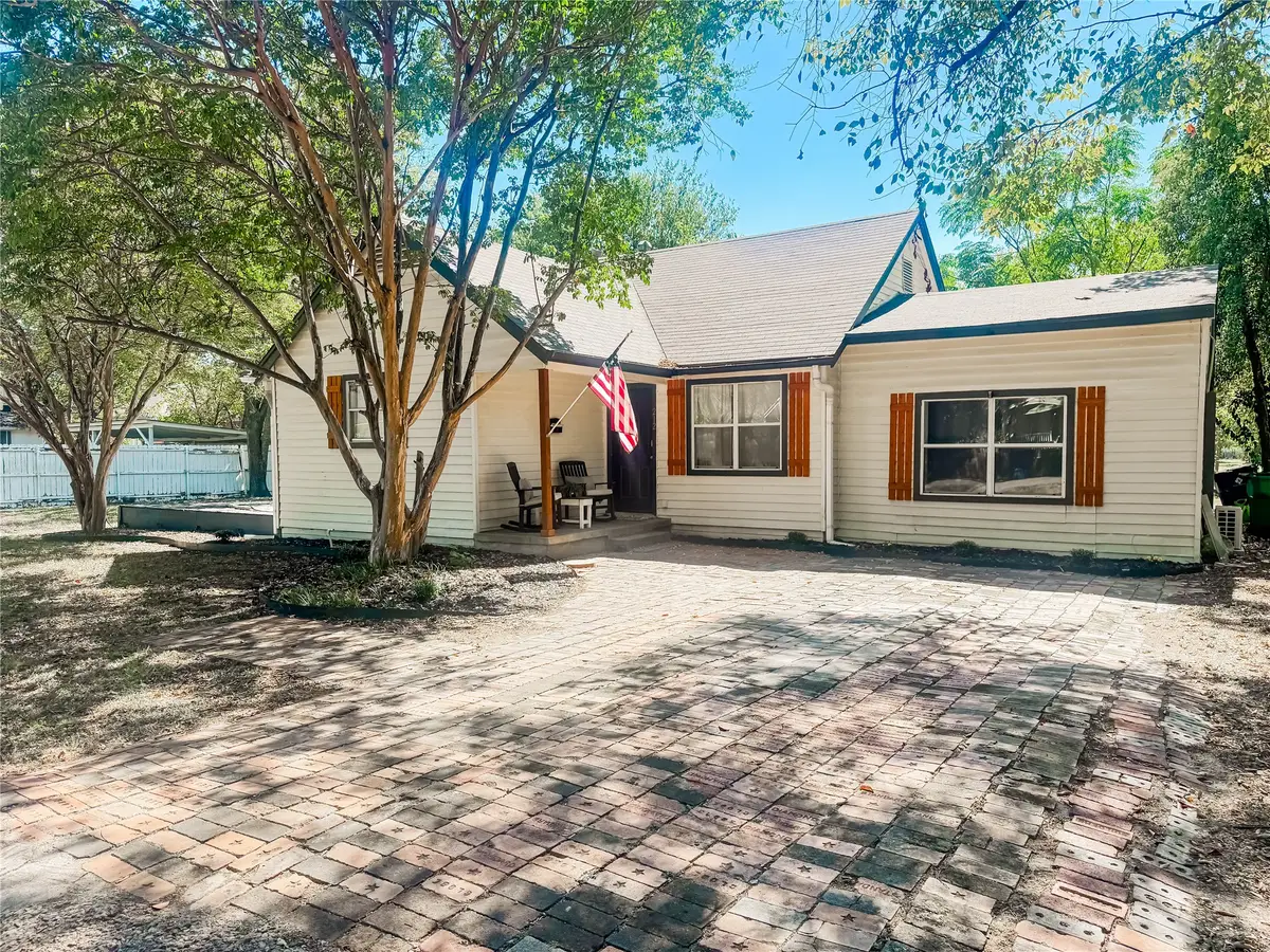 212 Penn Street, Waxahachie, TX 75165 - #1