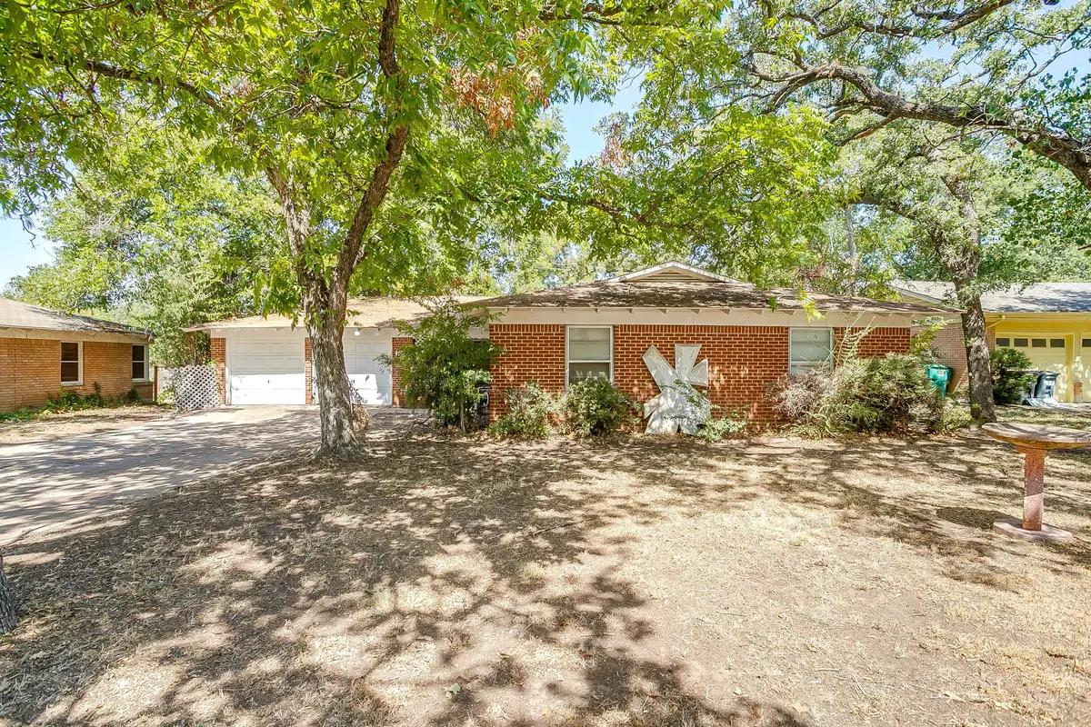 7205 Robinhood Lane, Fort Worth, TX 76112 - #1