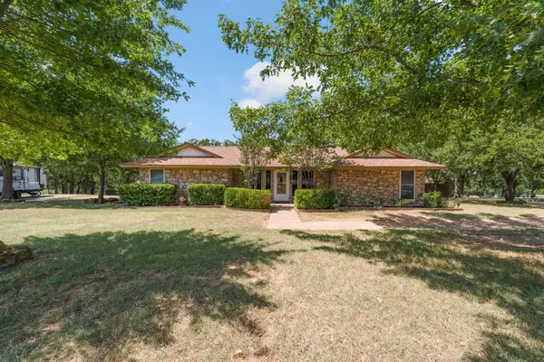 212 Roaring Springs Drive, Joshua, TX 76058