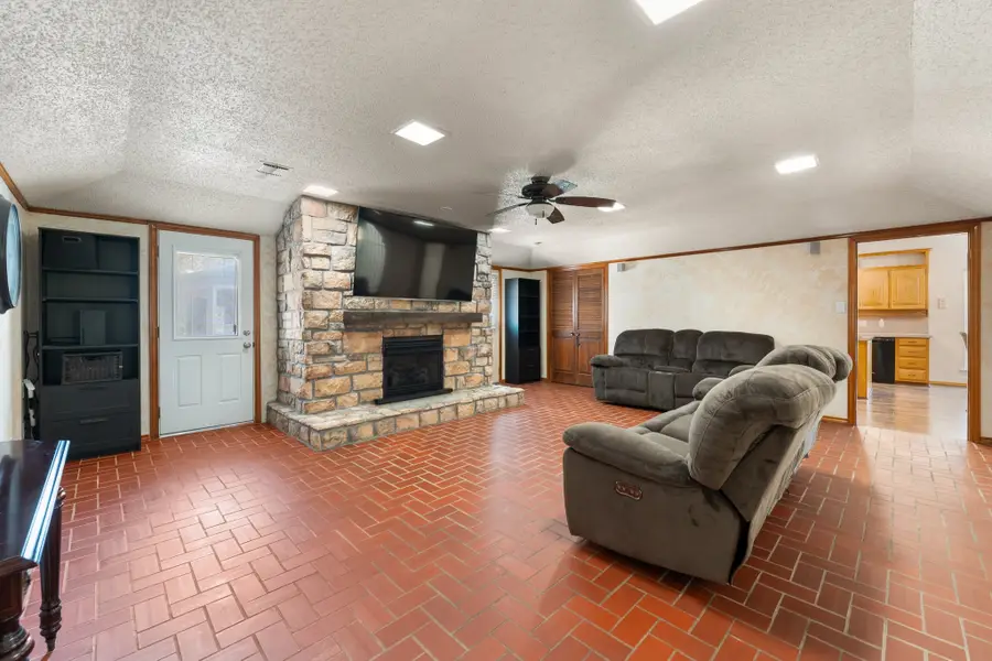 212 Roaring Springs Drive, Joshua, TX 76058 - #3
