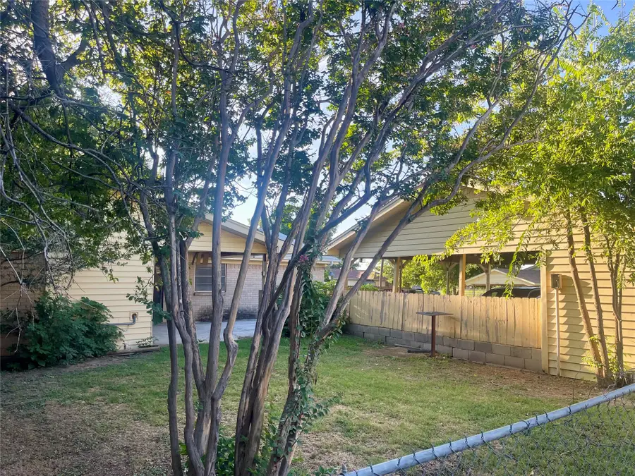 2110 SE 25th Avenue, Mineral Wells, TX 76067 - #3