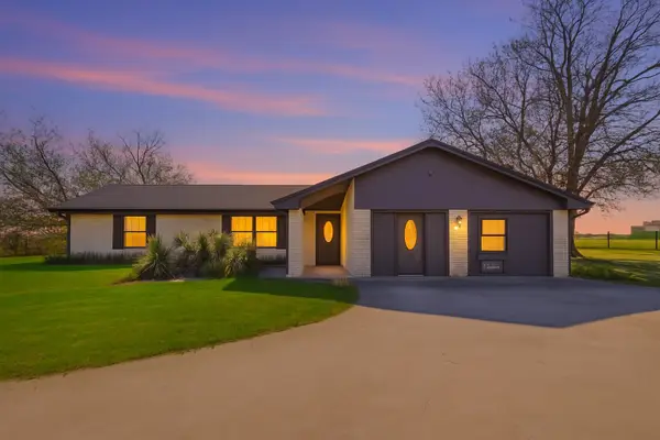 3873 Lois Road E, Sanger, TX 76266