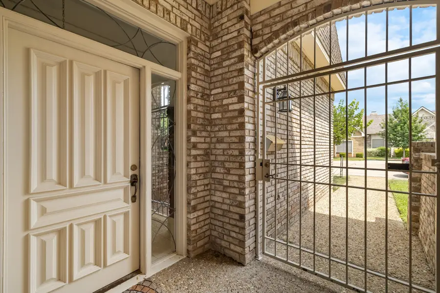 3020 Stonehenge Lane, Carrollton, TX 75006 - #3