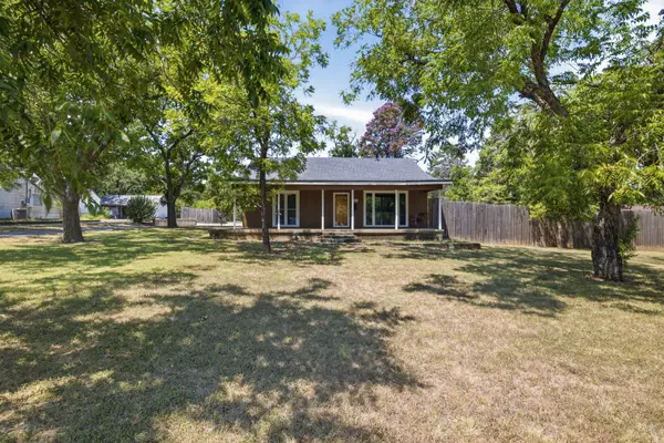 3025 Field Street, Haltom City, TX 76117