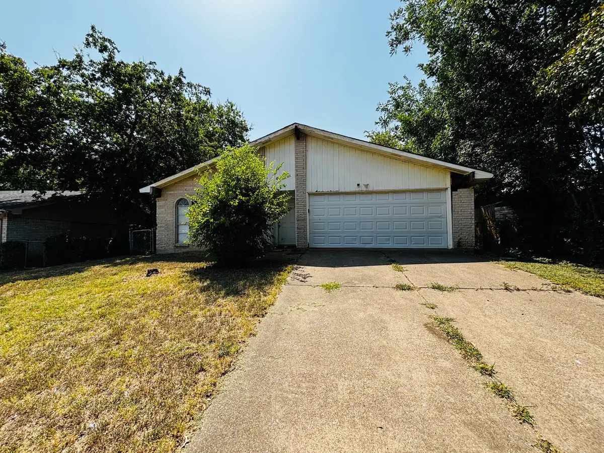 737 S Holiday Drive, Grand Prairie, TX 75052 - #1