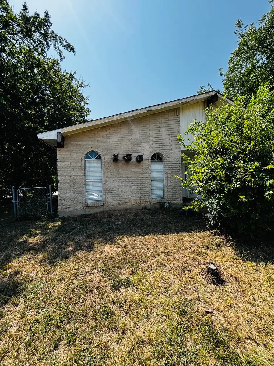 737 S Holiday Drive, Grand Prairie, TX 75052 - #3