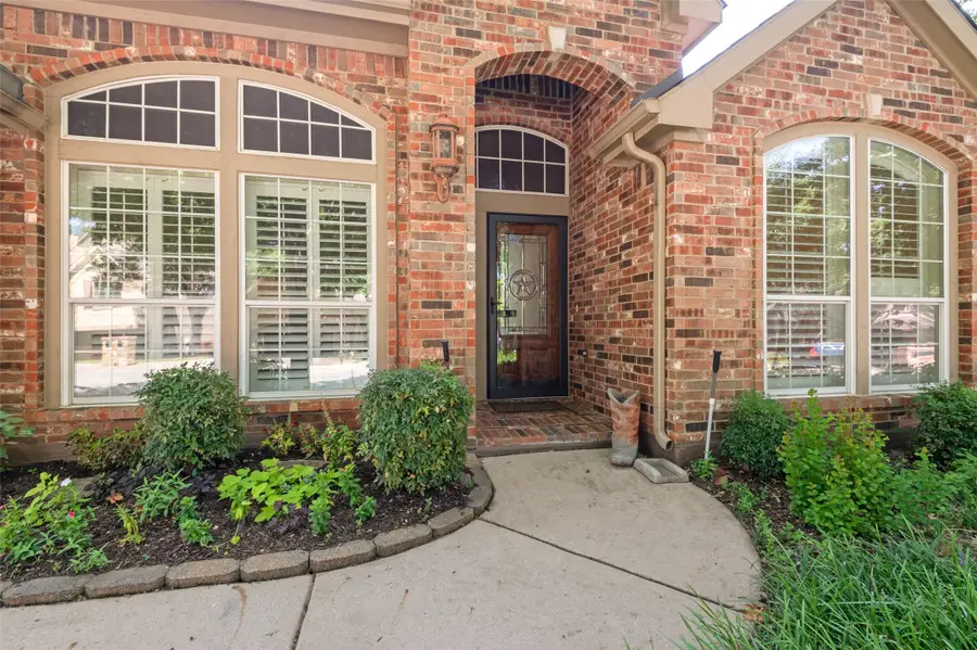 828 Spring Creek Drive, Grapevine, TX 76051 - #2