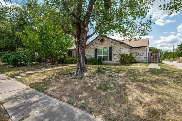 3006 Oak Ridge Place, Grand Prairie, TX 75052