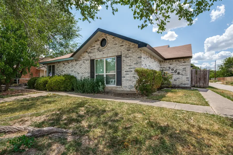 3006 Oak Ridge Place, Grand Prairie, TX 75052 - #3