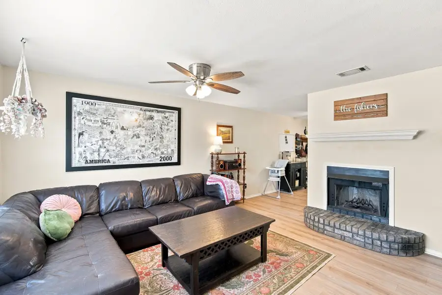 601 E Avenue F, Midlothian, TX 76065 - #3