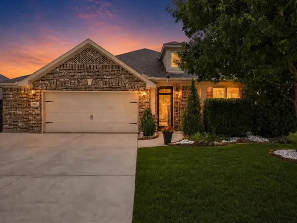 1101 Broken Wheel Trail, Aubrey, TX 76227