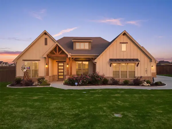 101 Howling Court, Godley, TX 76044