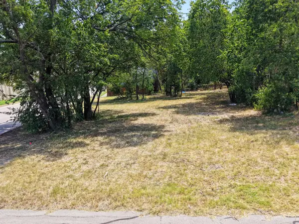 804 E Powell Avenue, Fort Worth, TX 76104