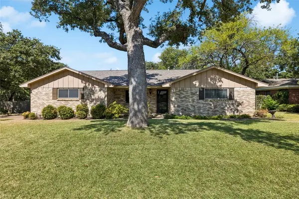 505 Caduceus Lane, Hurst, TX 76053