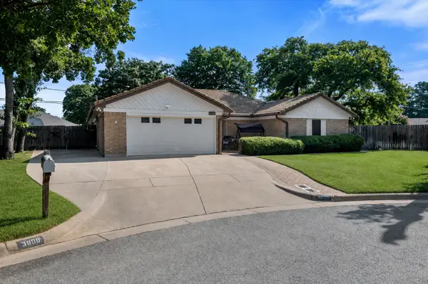 3809 Helmsford Drive, Arlington, TX 76016