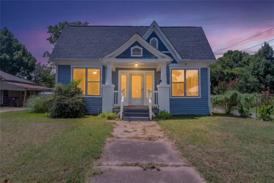419 W 5th Street, Bonham, TX 75418 - #3
