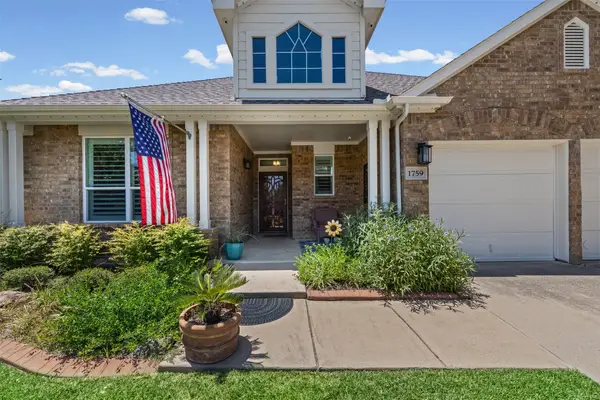 1759 Hidden Brook Drive, Grand Prairie, TX 75050
