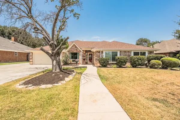 8429 Stephanie Drive, North Richland Hills, TX 76182