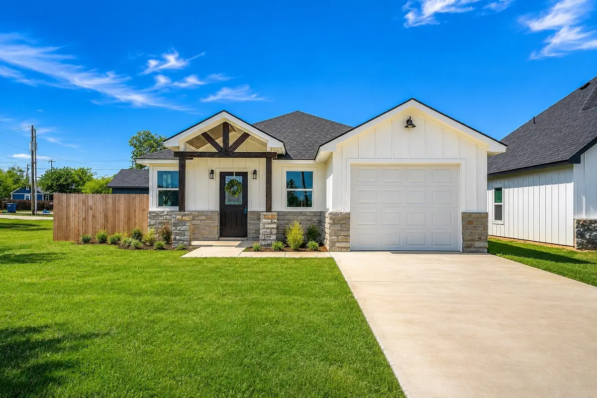 308 E South, Itasca, TX 76055 - #1