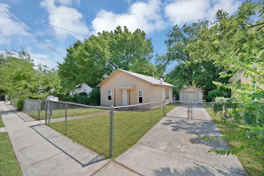 515 Woodrow Avenue, Fort Worth, TX 76105 - #2