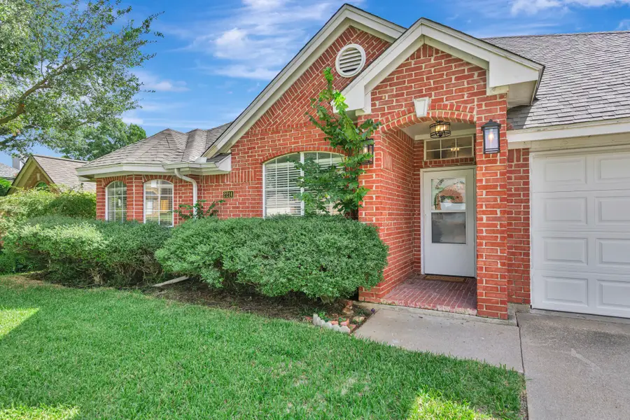 2214 New Mill Lane, Arlington, TX 76012 - #2