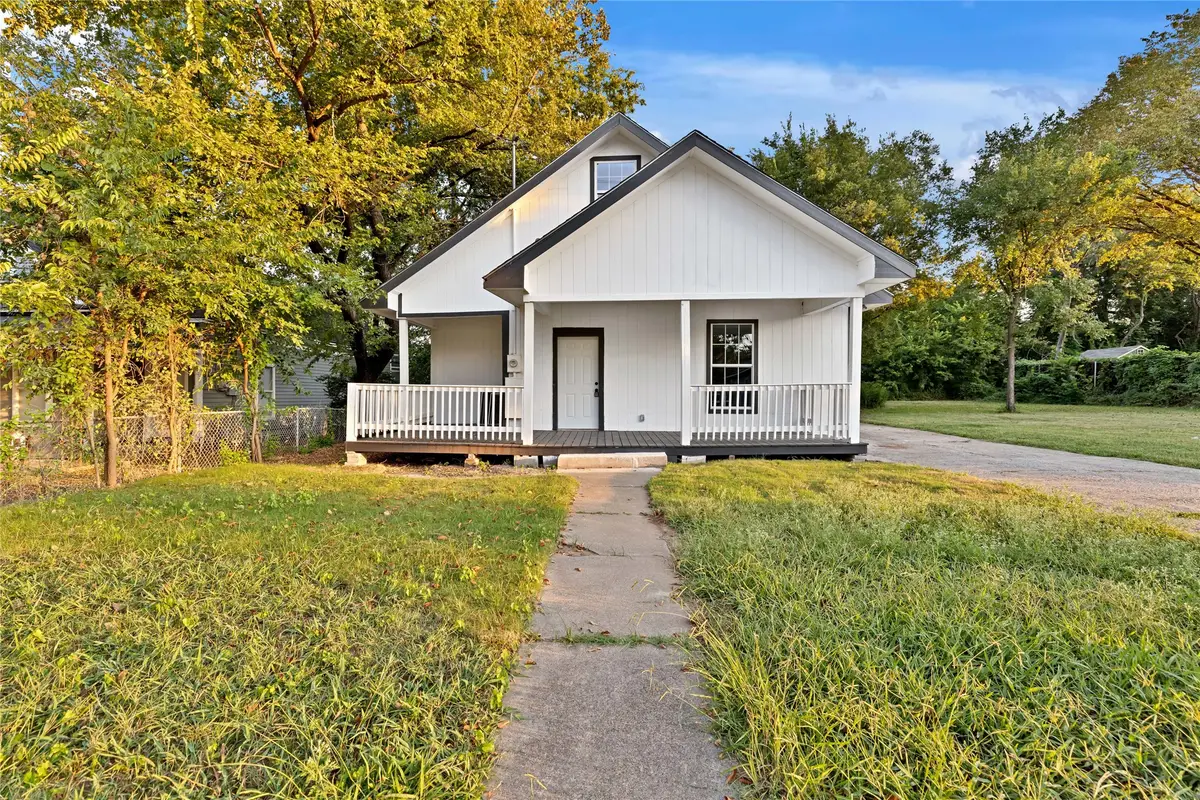 323 W Cherry Street, Sherman, TX 75090 - #1
