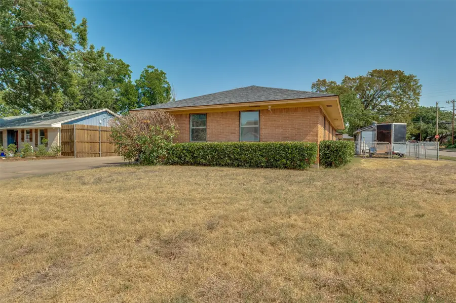 303 Merribrook Trail, Duncanville, TX 75116 - #3